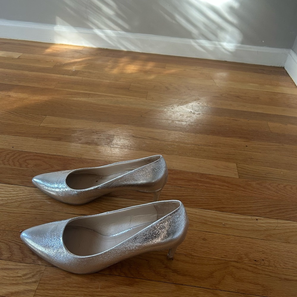 Life Stride Silver Heels Elegant Professional Pumps